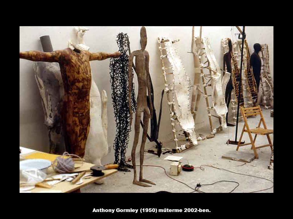 Anthony Gormley (1950) műterme 2002-ben.