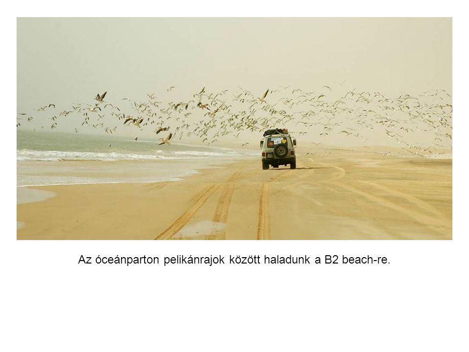 Mauritániában homokviharban autózunk a sivatagban.