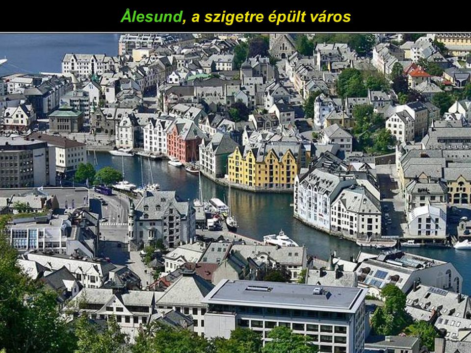 A szép Ålesund városa, az Atlanti Óceán partján.