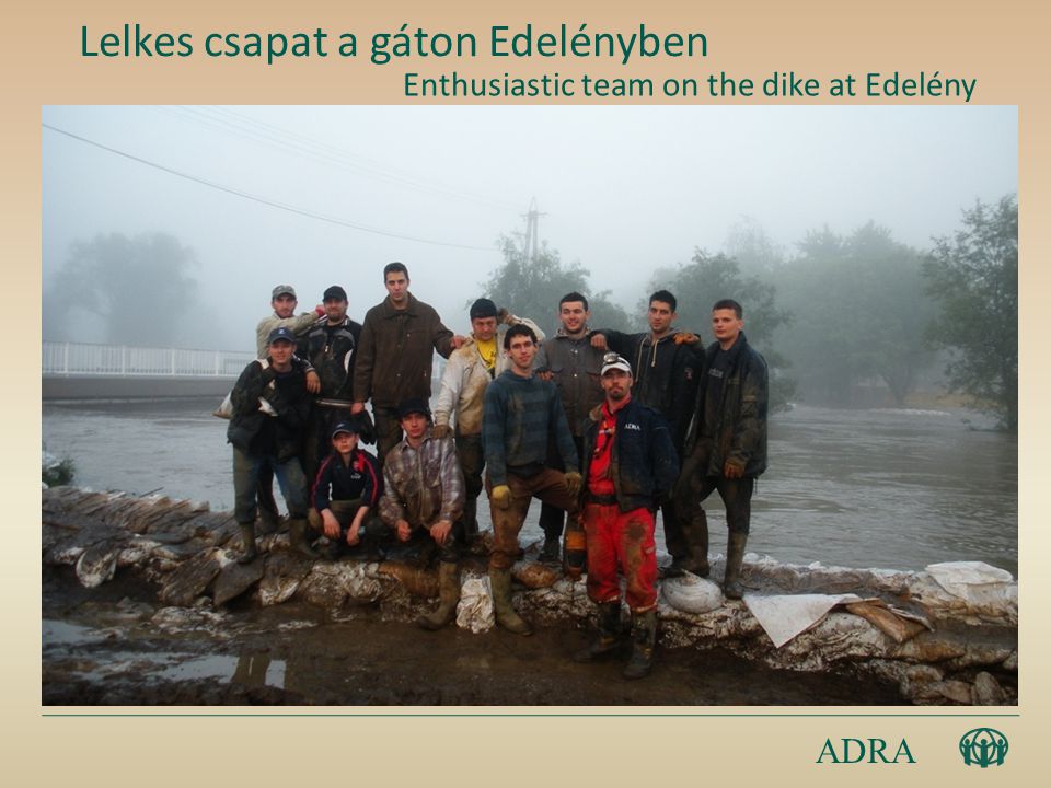 ADRA Lelkes csapat a gáton Edelényben Enthusiastic team on the dike at Edelény