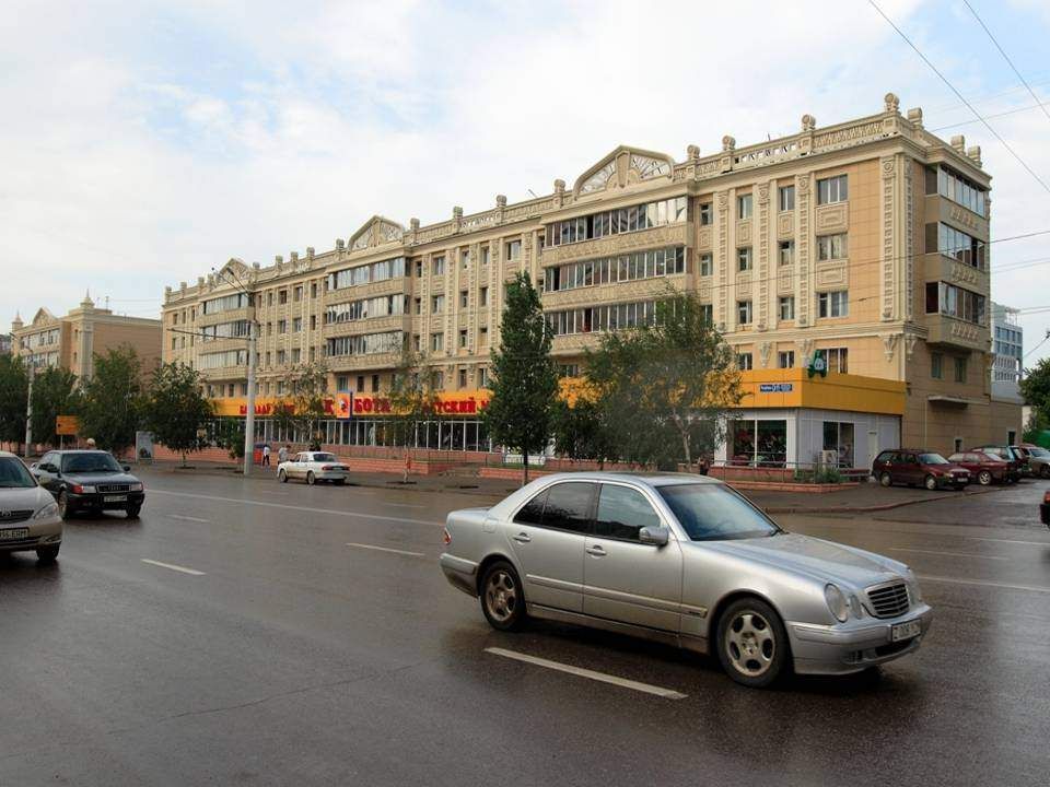 Fővárosa 1997-tól Asztana, az előbbi Alma-Ata helyett