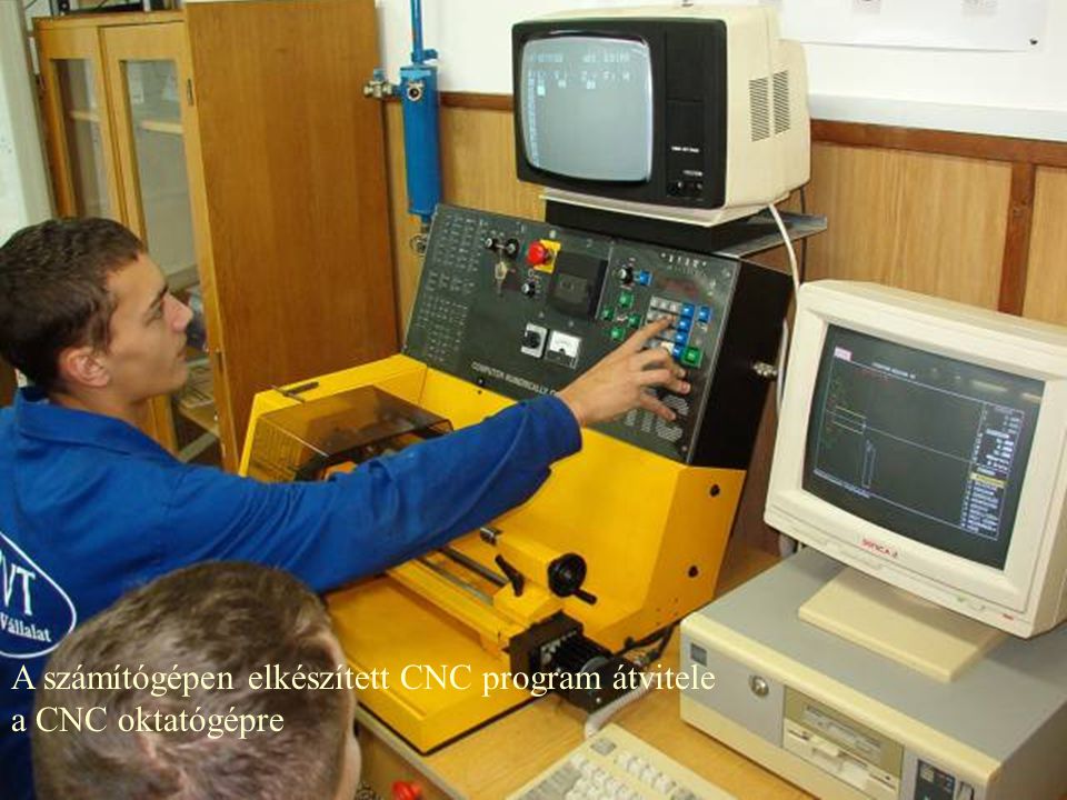A számítógépen elkészített CNC program átvitele a CNC oktatógépre