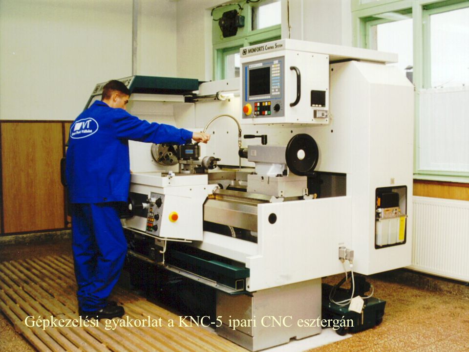 Gépkezelési gyakorlat a KNC-5 ipari CNC esztergán