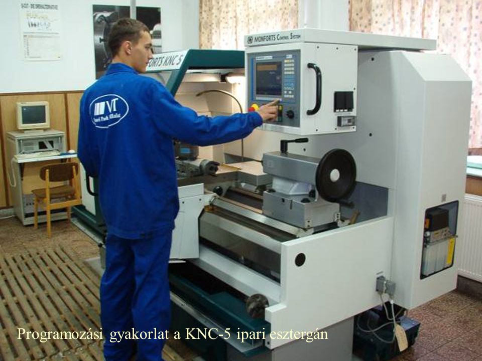 Programozási gyakorlat a KNC-5 ipari esztergán
