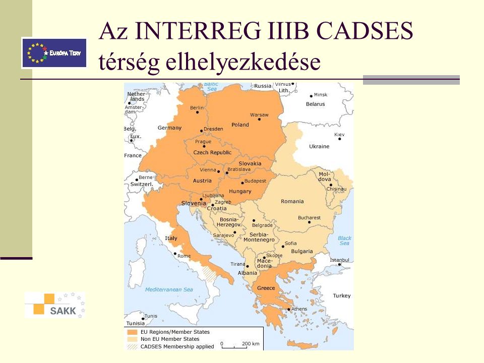 Az INTERREG IIIB CADSES térség Transznacionális együttműködési program Több országból álló területek közösen keressenek megoldásokat a térséget érintő problémákra Az Uniót 13 makro-térségre osztották fel Magyarország a közép-európai–adriai–dunai–délkelet-európai térség (Central Adriatic Danubian South-Eastern European Space - CADSES) részét képezi.