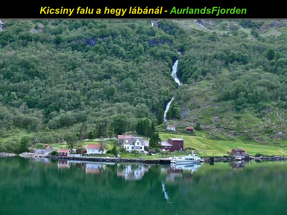Kis falu a hegy lábánál - AurlandsFjorden